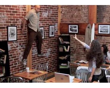 La fille aux super-pouvoirs bousculée dans un café fait le buzz