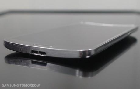 SAMRound Samsung Galaxy Round : le premier smartphone à écran OLED incurvé 