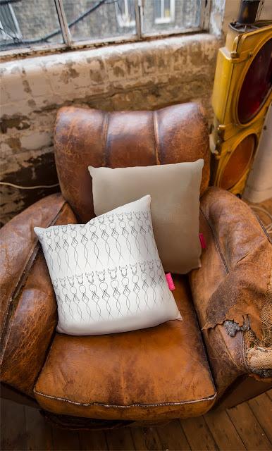 En vente sur ohhdeer.com / Available on ohhdeer.com