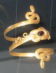 vue latéral du bijou serpent