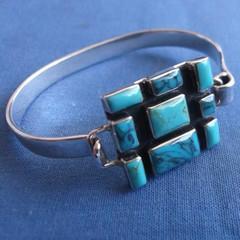 bracelet rigide avec turquoises