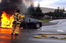 Tesla Model S : une voiture en feu… littéralement!