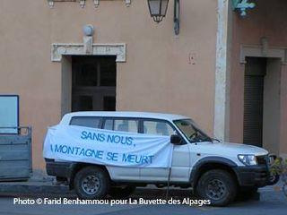 manifestation d’éleveurs au Symposium « Vivre ensemble avec le loup? » organisé à Saint-Martin-Vésubie le mercredi 9 octobre