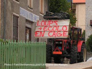 manifestation d’éleveurs au Symposium « Vivre ensemble avec le loup? » organisé à Saint-Martin-Vésubie le mercredi 9 octobre