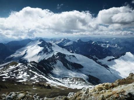 un magnifique panorama sur les Andes centrales