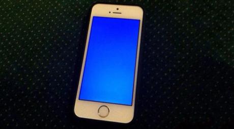 iphone-5s-blue-screen-640x352