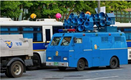 South Korean Police Boombox Car... Propagande sonore autant que colorée !