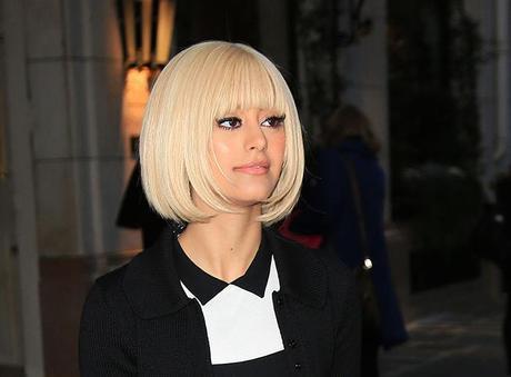 zahia-dehar-carre-mireille-darc-1