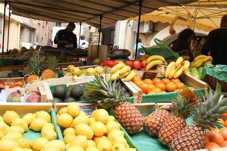 Marché de la Place aux Herbes St tropez