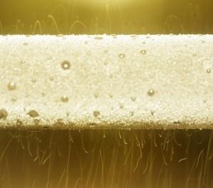 La charge électrique des gouttes d'eau condensées sur une surface hydrophobe pourrait être récupérée.