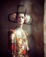 photo de mode luxe magazine haute couture portrait inspiré art frida khalo