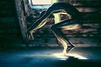 photographie porodina art contemporain exposition photo extraterrestre alien race or doré diférent foret chaman shamanisme