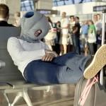 GADGET: L’Ostrich Pillow pour vos voyages.
