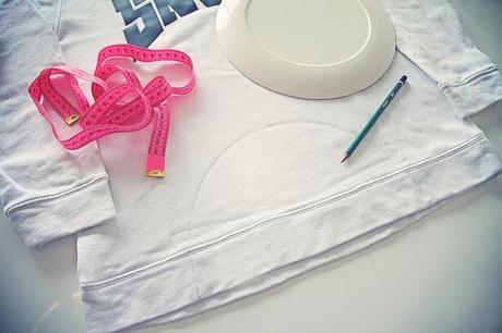 DIY / ASYMMETRIC SWEATSHIRT