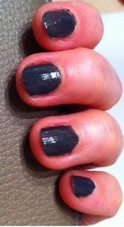 Cashmere Bathrobe ... mes ongles en gris flanelle [Essie]