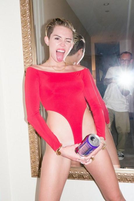 Miley-Cyrus-Terry-Richardson-fstoppers-sarah-williams-2-710x1062