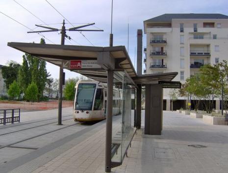 Coligny : station de tram à l'envers !