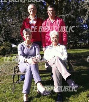 Marie-Christine et Dominique, Bruno et Pascal, deux heureux couples de jeunes mariés. Photo F. J.
