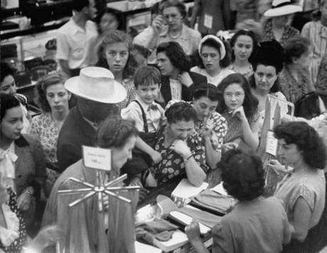women-shopping-for-stockings_1947-575x445.jpg
