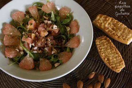 Salade de boulghour, roquette, amandes et agrumes avec son tartare de saumon