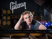  Jamie Campbell Bower pour Gibson UK (2013)