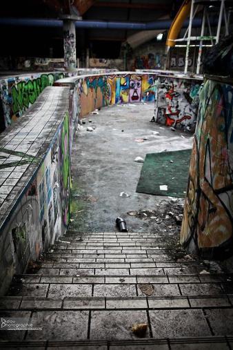 cc5a0a_f02cccfe6639e1d8d2615c108899a6a7.jpg_srz_560_840_75_22_0.50_1.20_0.00_jpg_srz Océade : complexe aquatique abandonné à la signature post-apocalyptique