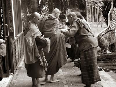 Thaïlande: Autour du Wan Ok Phansa 2/2 [HD]