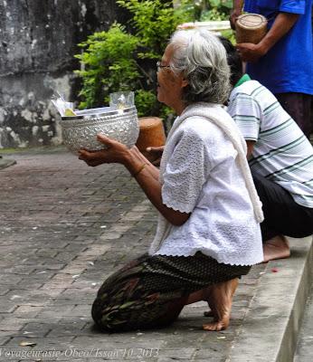 Thaïlande: Autour du Wan Ok Phansa 2/2 [HD]
