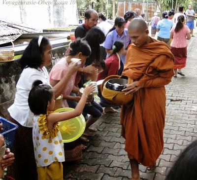 Thaïlande: Autour du Wan Ok Phansa 2/2 [HD]