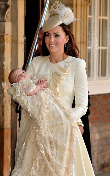 La Duchesse de Cambridge en Alexander McQueen lors du baptême du Prince George...