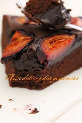 GÂTEAU AU CHOCOLAT ET AUX QUETSCHES