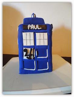 Juste pour les geeks : le gâteau Tardis (Doctor Who)