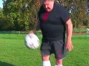 Ménès fait jongles