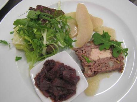 Terrine de canard et foie gras aux poires et pistaches