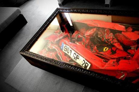 Une table basse en morceaux de Ferrari