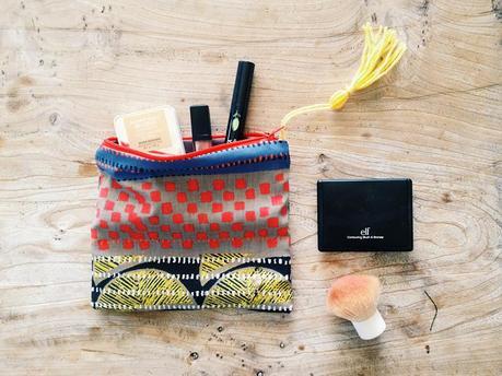 The World is a Kit, Make it! #4 :: Tutorials! Pour celles qui aiment, je vous ai rajouté dans le kit, un galon de pompons à apposer déçu! ;)