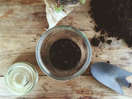 The World is a Kit, Make it! #4 :: Tutorials! puis rajoutez la moitié du sachet de terreau pour les recouvrir ...