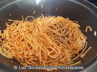Carottes épicées à l'étouffée et spaghettis à la tomate