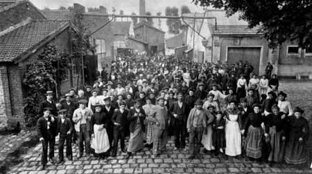 Manifestation en 1906 contre le travail le dimanche