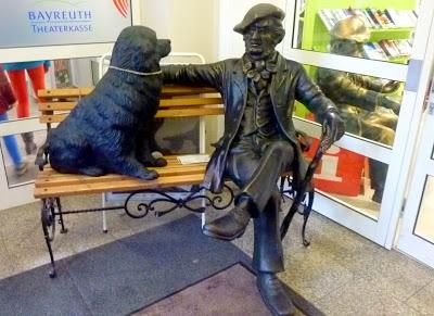 Wagnermania: kitsch wagnérien à l'office du tourisme de Bayreuth