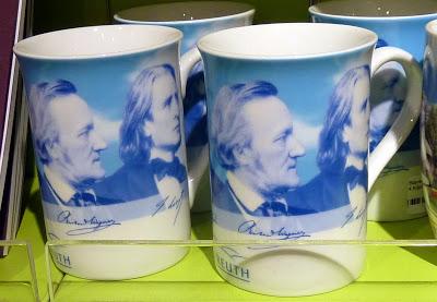 Wagnermania: kitsch wagnérien à l'office du tourisme de Bayreuth