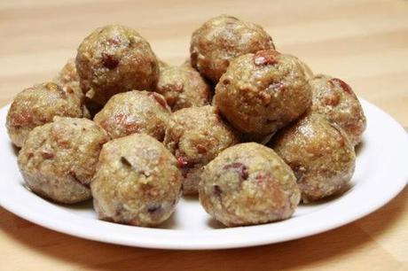 Dink ladoos – boulettes sucrées à la gomme arabique – Arabia/acacia gum balls