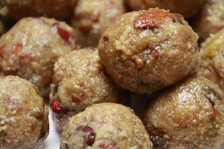 Dink ladoos – boulettes sucrées à la gomme arabique – Arabia/acacia gum balls