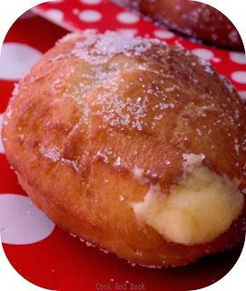 Beignets à la crème pâtissière