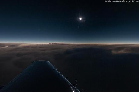 L'éclipse totale vue d'avion