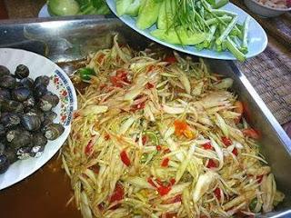 Cuisine et dépendances en Isan :) (origine photos de : https://www.facebook.com/monisanamoi)
