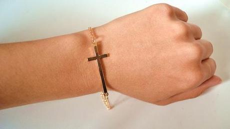 bracelet-bracelet-croix-doree-3915429-dsc-0359-ba352_570x0