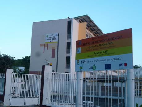 La fière allure du Lycée Chevalier de Saint-Georges, Boulevard des Héros aux Abymes