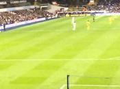 Tottenham-Arsenal supporters Spurs moquent d’Özil