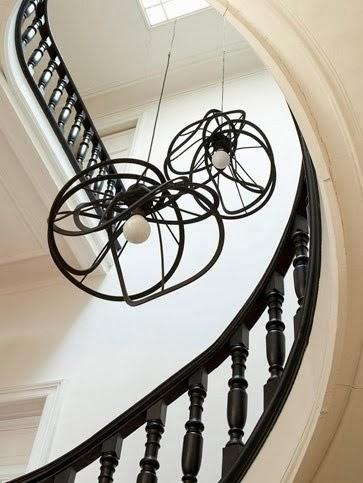 Parce qu' il n'est qu'un lieu de passage, l'escalier est ...